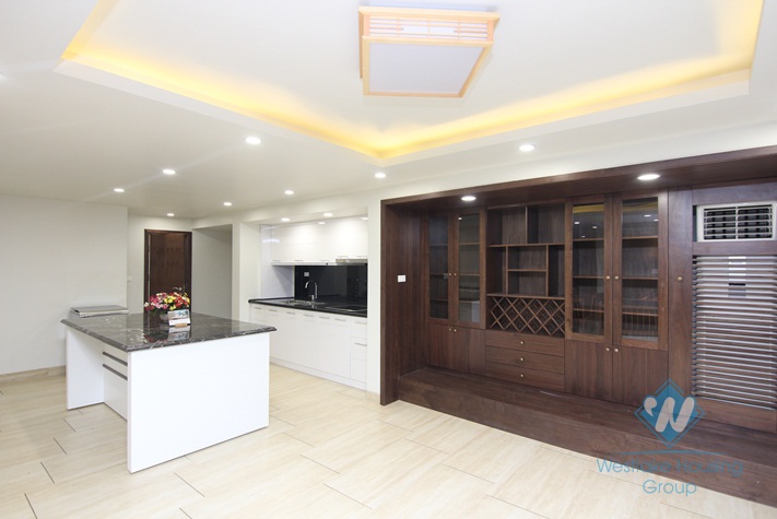 02 floor apartment with swimming for rent in Xuan dieu st, Tay Ho district 